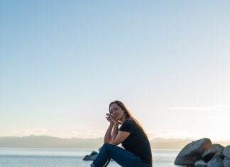 14 Must-Listen Podcasts for Solo Travelers